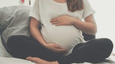 الفرق بين سدادة الرحم والإفرازات و متى تطرح من جسم الحامل ؟